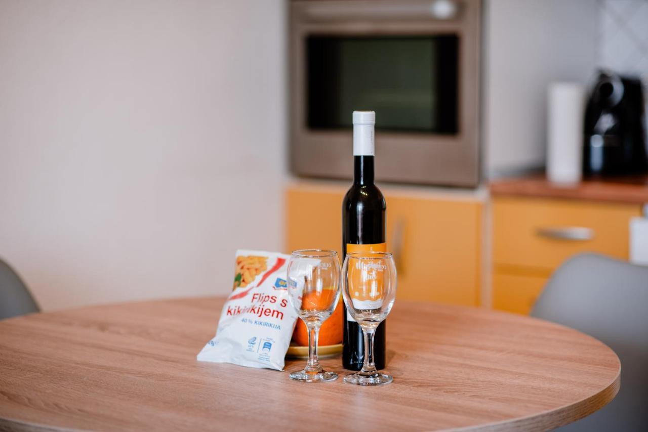 Appartamento Apartmens Leona Karlobag Esterno foto