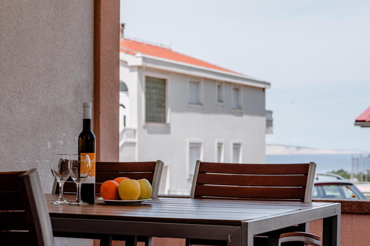 Appartamento Apartmens Leona Karlobag Esterno foto
