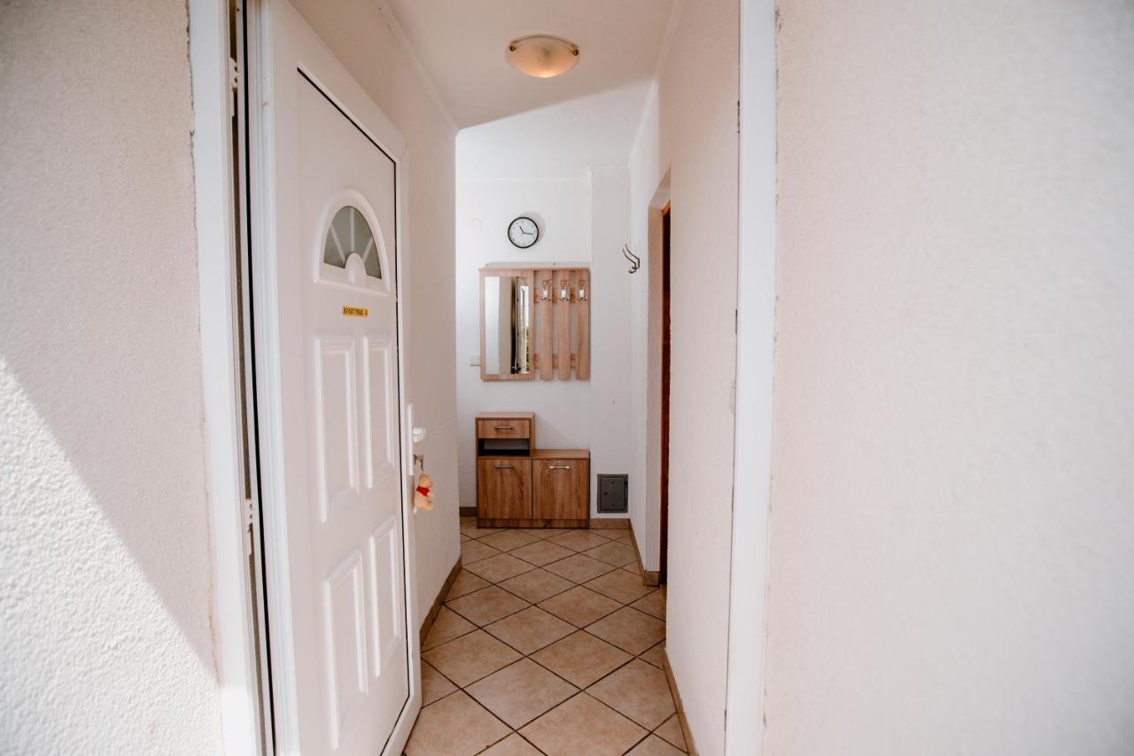Appartamento Apartmens Leona Karlobag Esterno foto