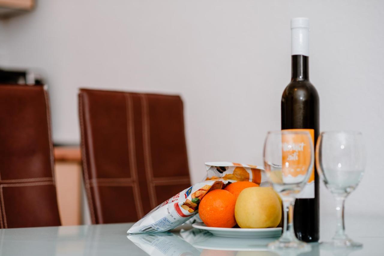 Appartamento Apartmens Leona Karlobag Esterno foto