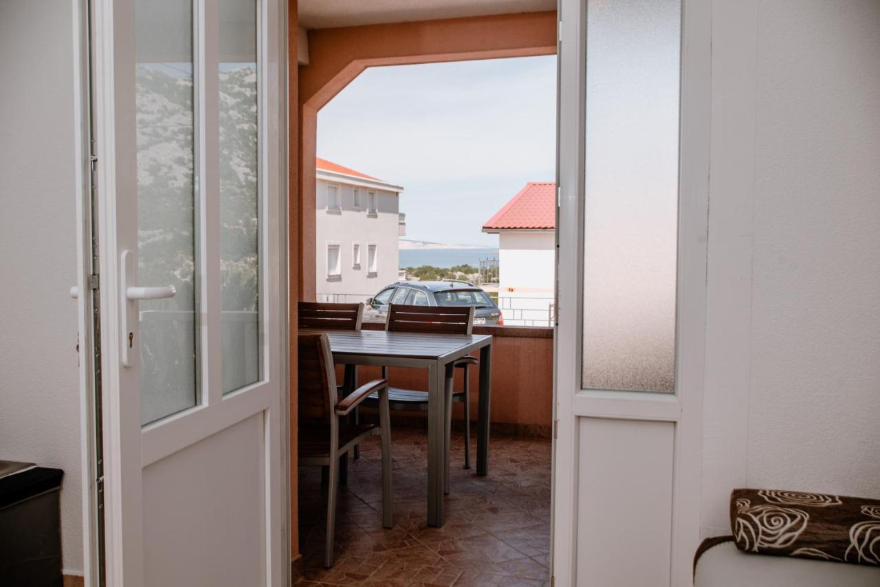 Appartamento Apartmens Leona Karlobag Esterno foto