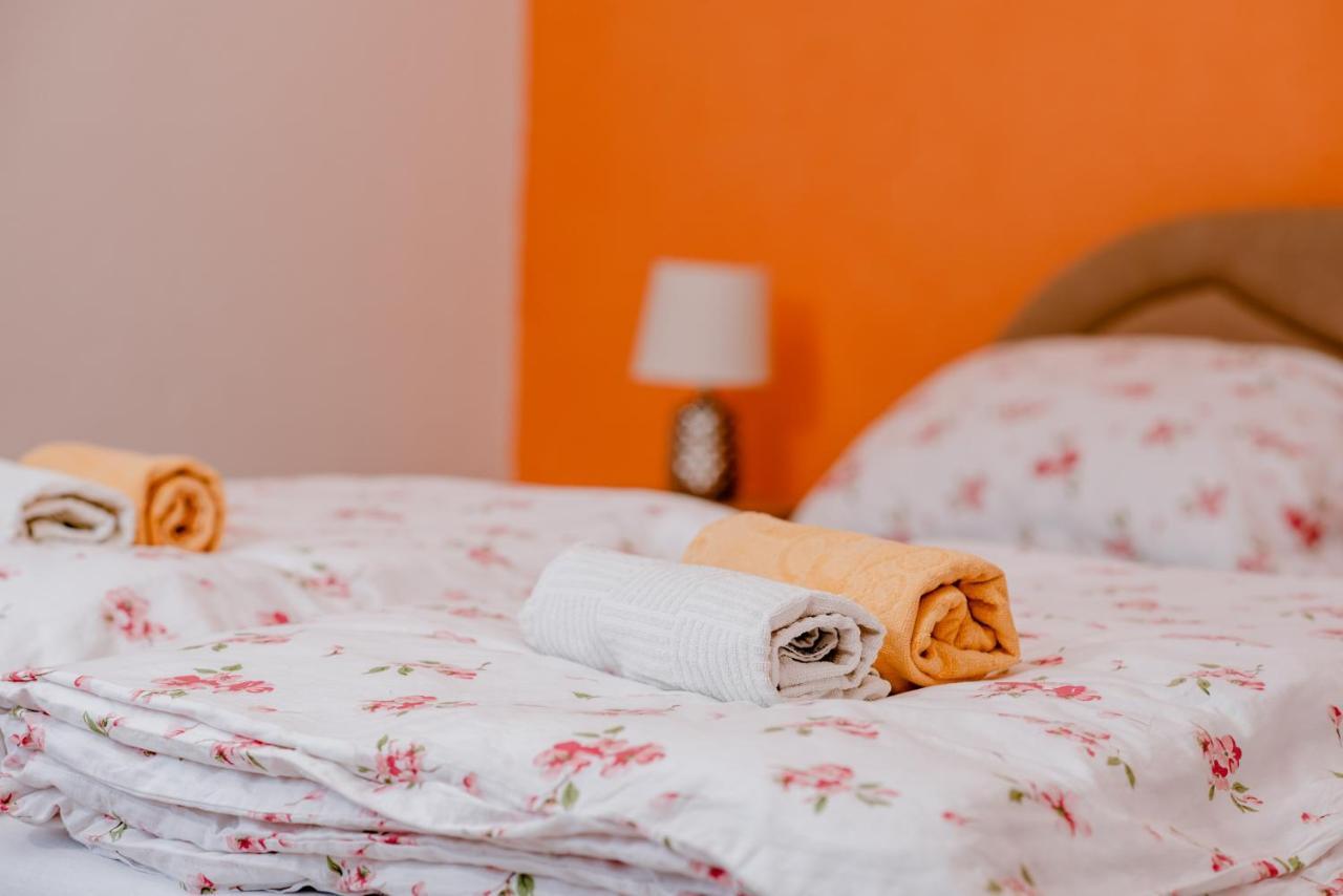 Appartamento Apartmens Leona Karlobag Esterno foto