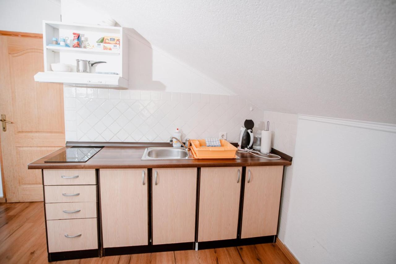 Appartamento Apartmens Leona Karlobag Esterno foto