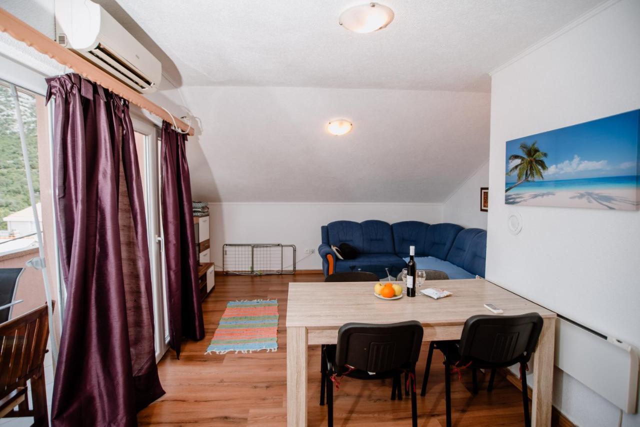 Appartamento Apartmens Leona Karlobag Esterno foto