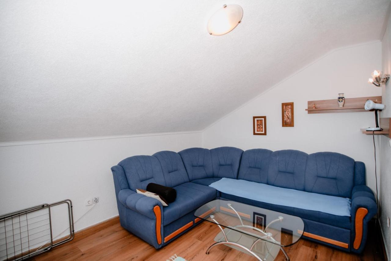 Appartamento Apartmens Leona Karlobag Esterno foto