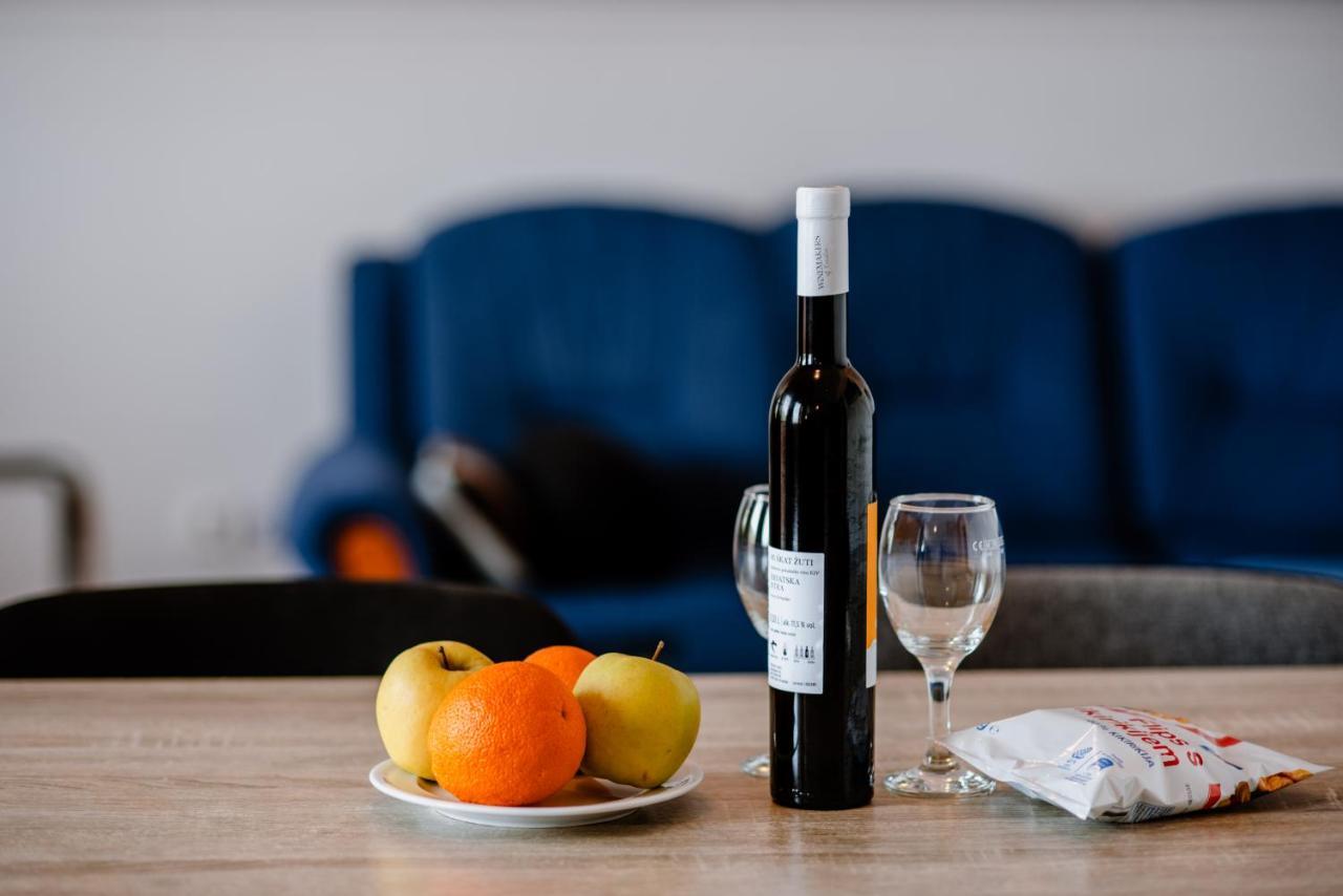 Appartamento Apartmens Leona Karlobag Esterno foto