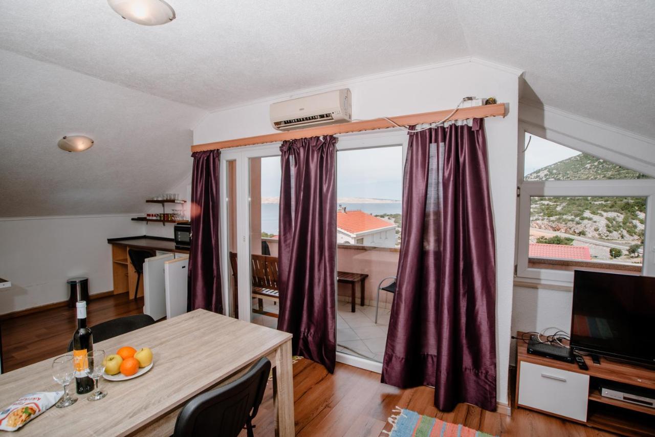 Appartamento Apartmens Leona Karlobag Esterno foto