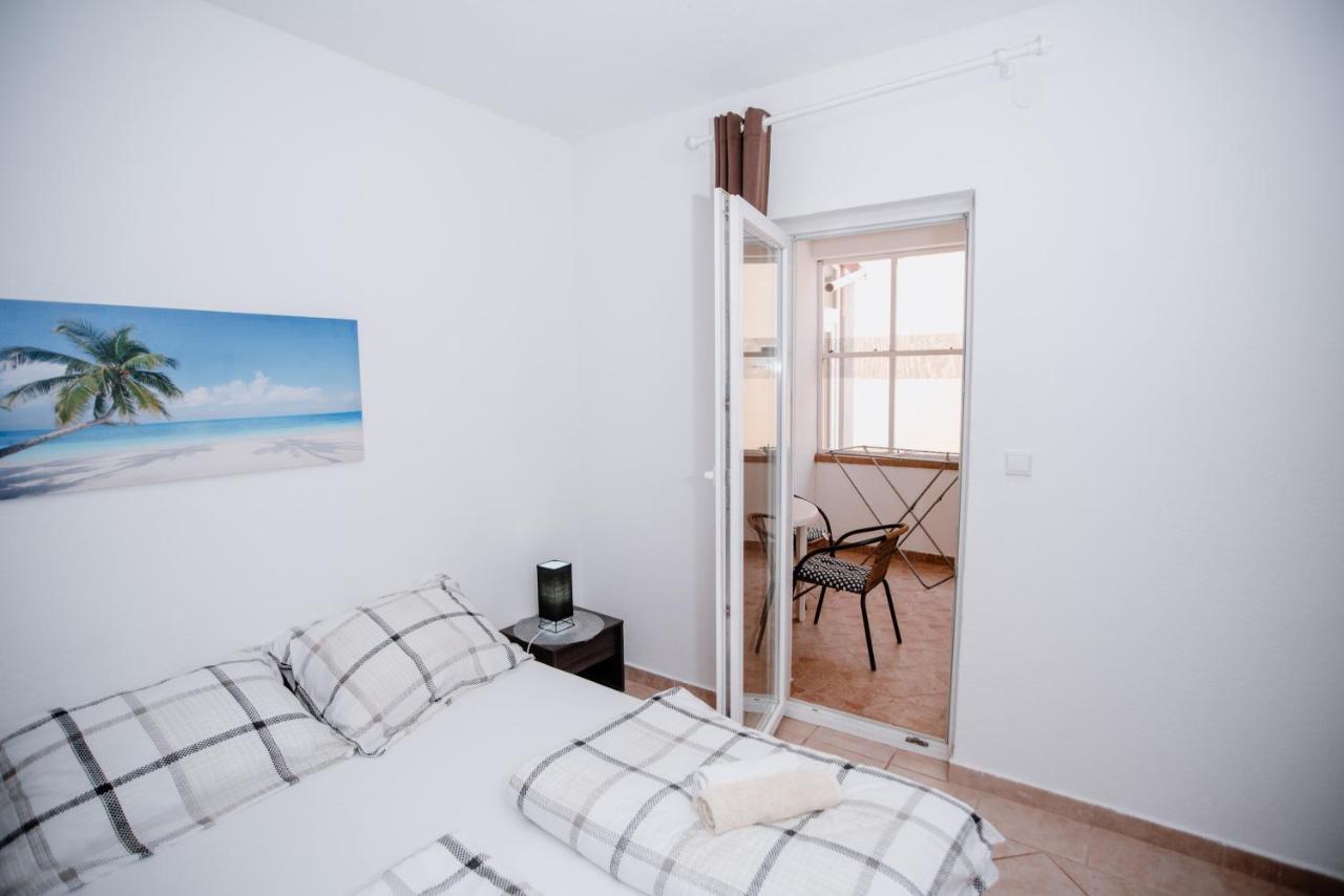 Appartamento Apartmens Leona Karlobag Esterno foto