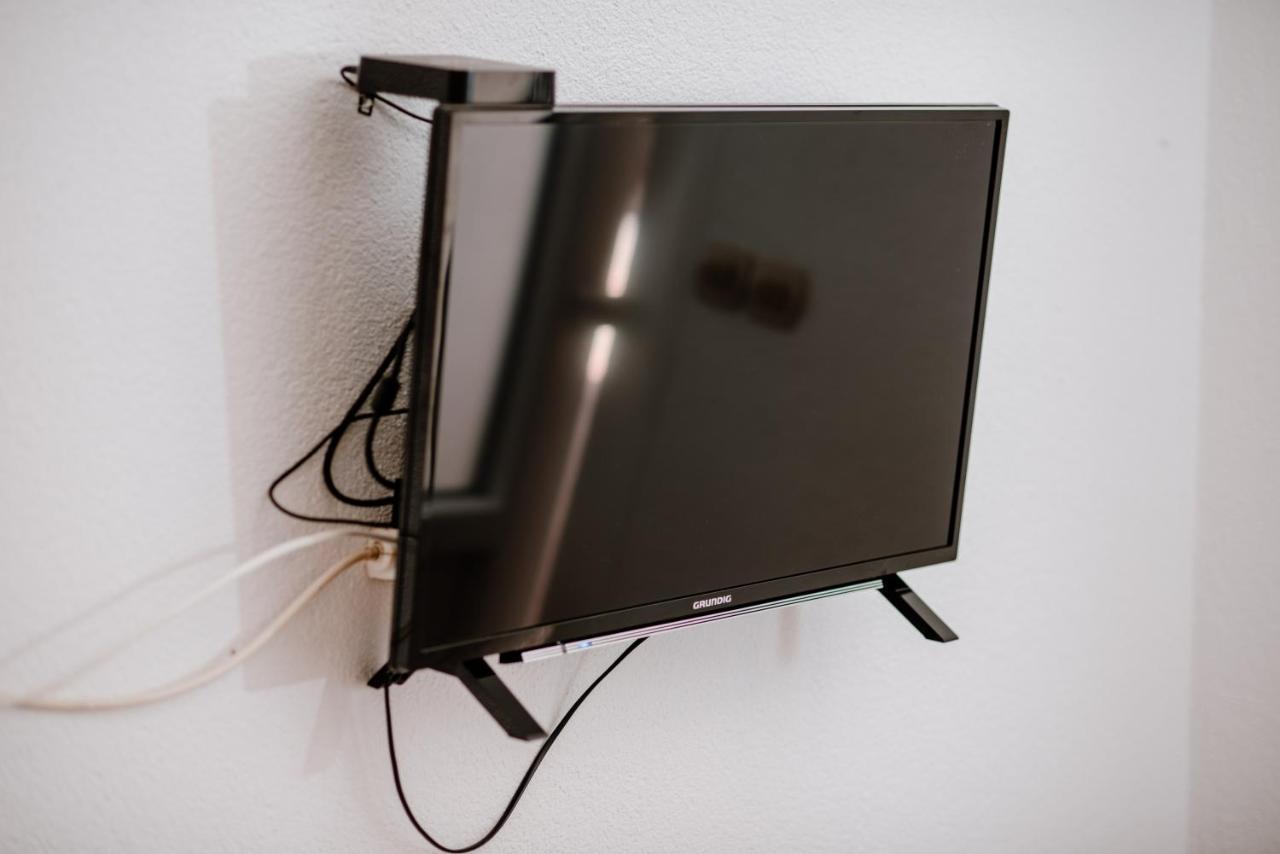 Appartamento Apartmens Leona Karlobag Esterno foto