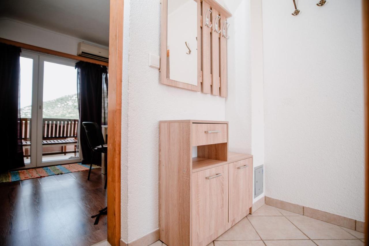 Appartamento Apartmens Leona Karlobag Esterno foto