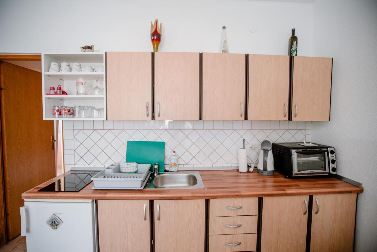 Appartamento Apartmens Leona Karlobag Esterno foto