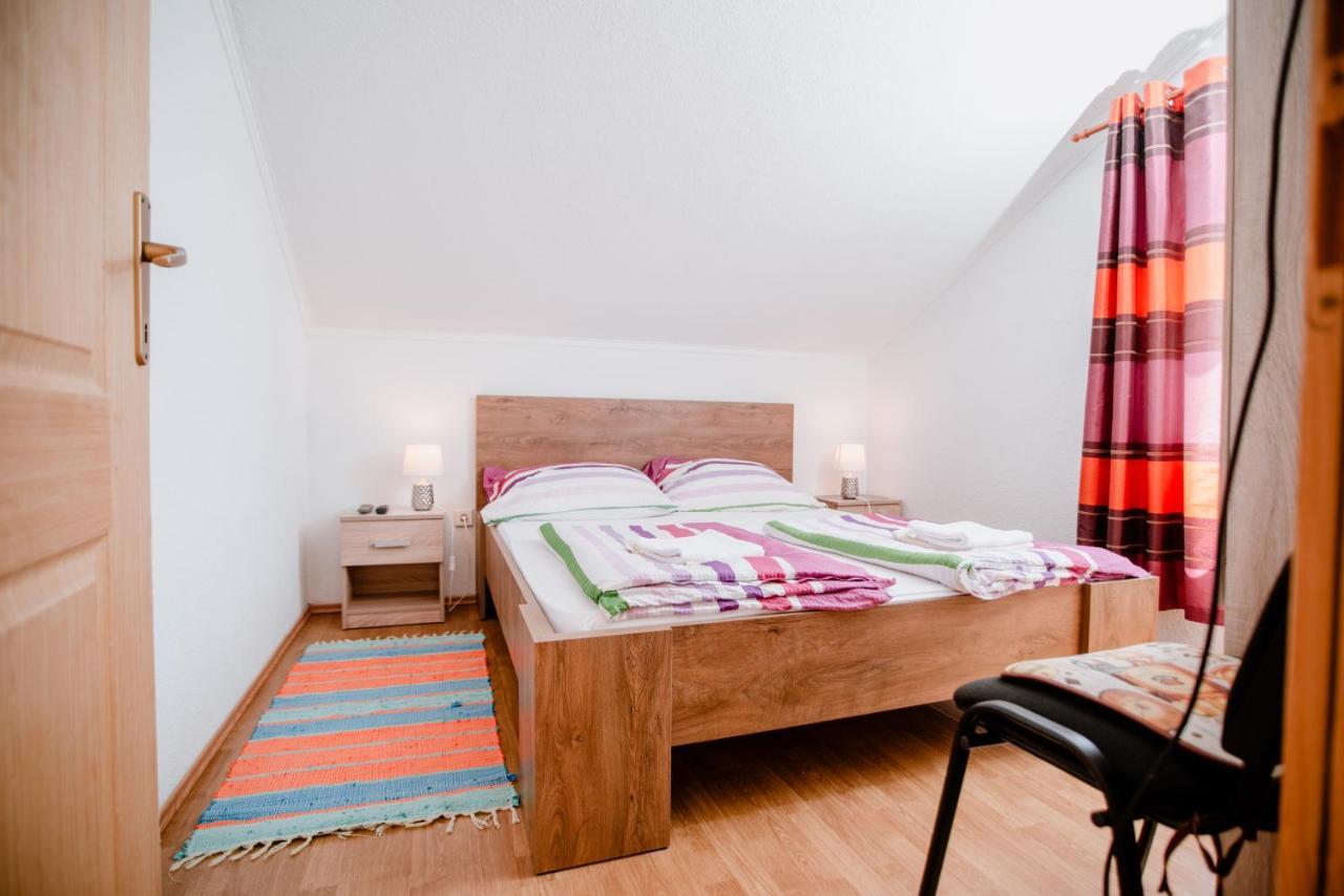 Appartamento Apartmens Leona Karlobag Esterno foto
