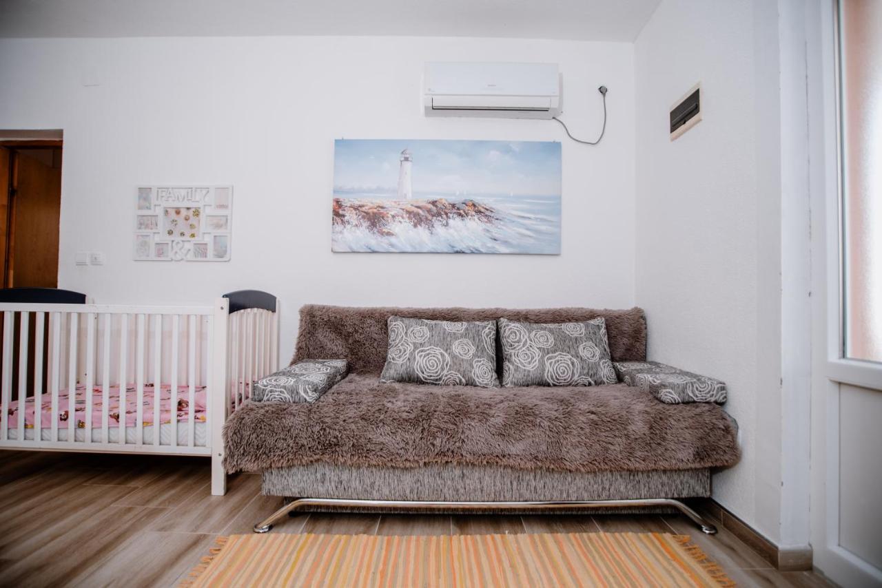 Appartamento Apartmens Leona Karlobag Esterno foto