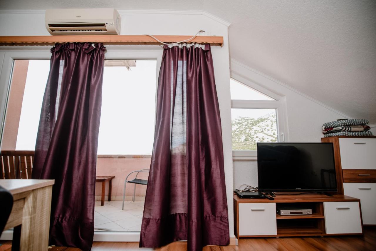 Appartamento Apartmens Leona Karlobag Esterno foto