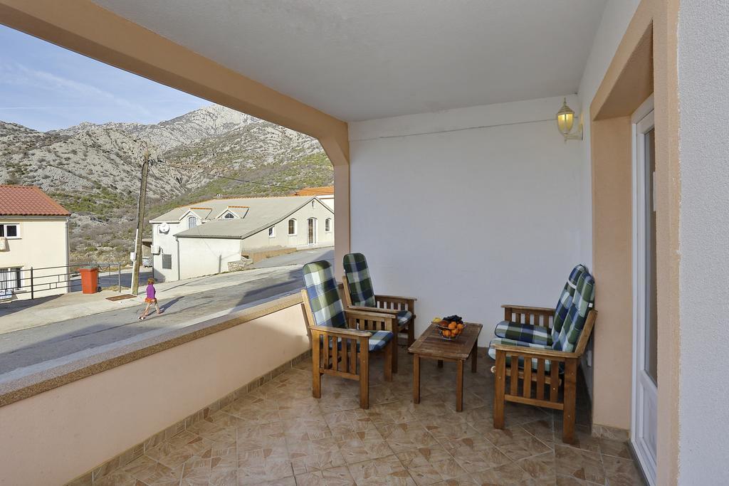 Appartamento Apartmens Leona Karlobag Esterno foto