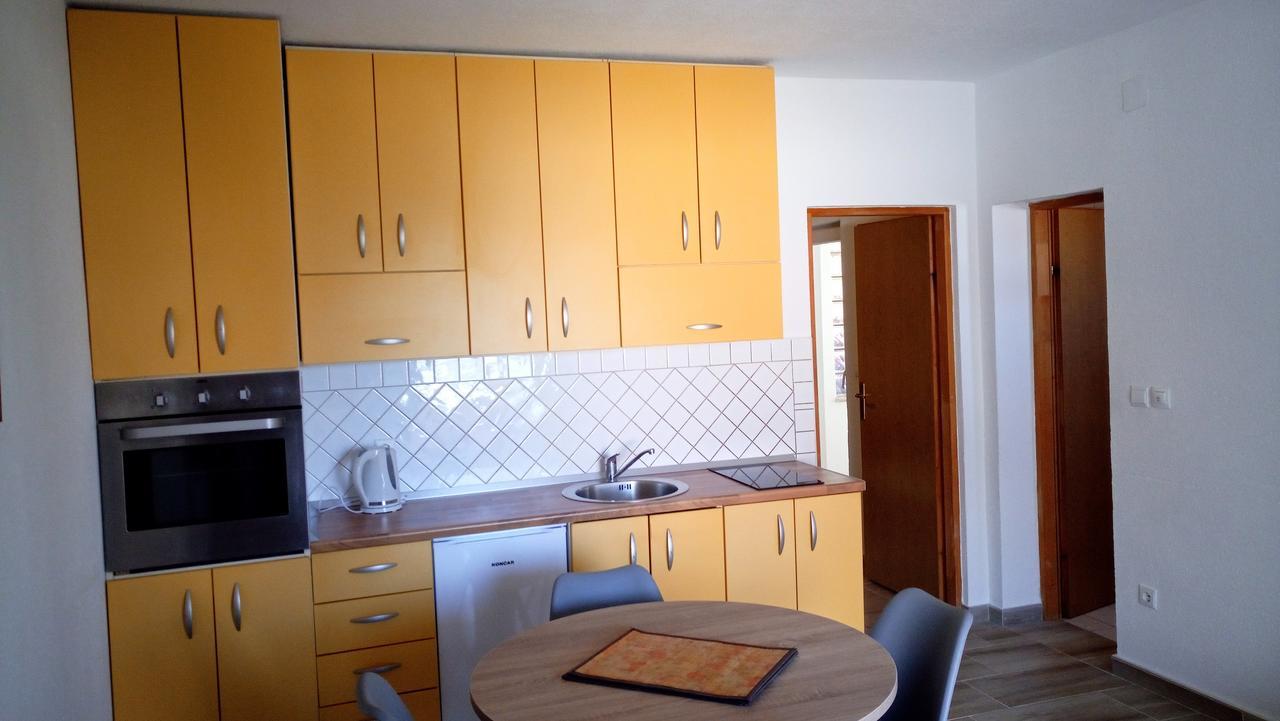 Appartamento Apartmens Leona Karlobag Esterno foto